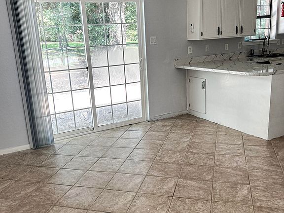 5th image of 204 Old Oak Ln