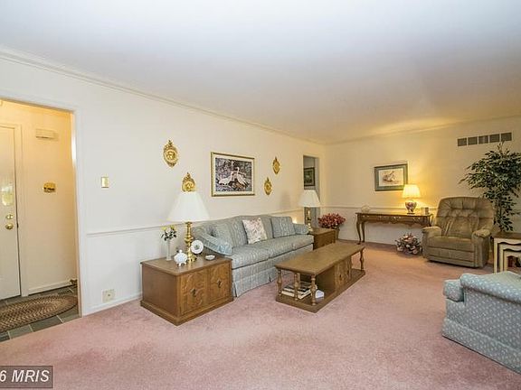 4th image of 906 Candlelight Ct