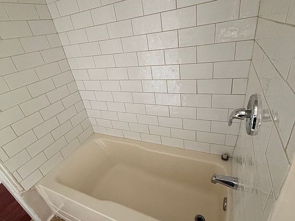 5th image of 5211 Greenway Ave #B