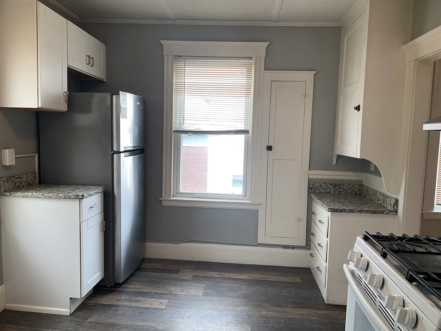 2 bed, 950 sqft, $2,200 — Photo 3