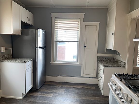 3rd image of 18 Hanover Cir #3