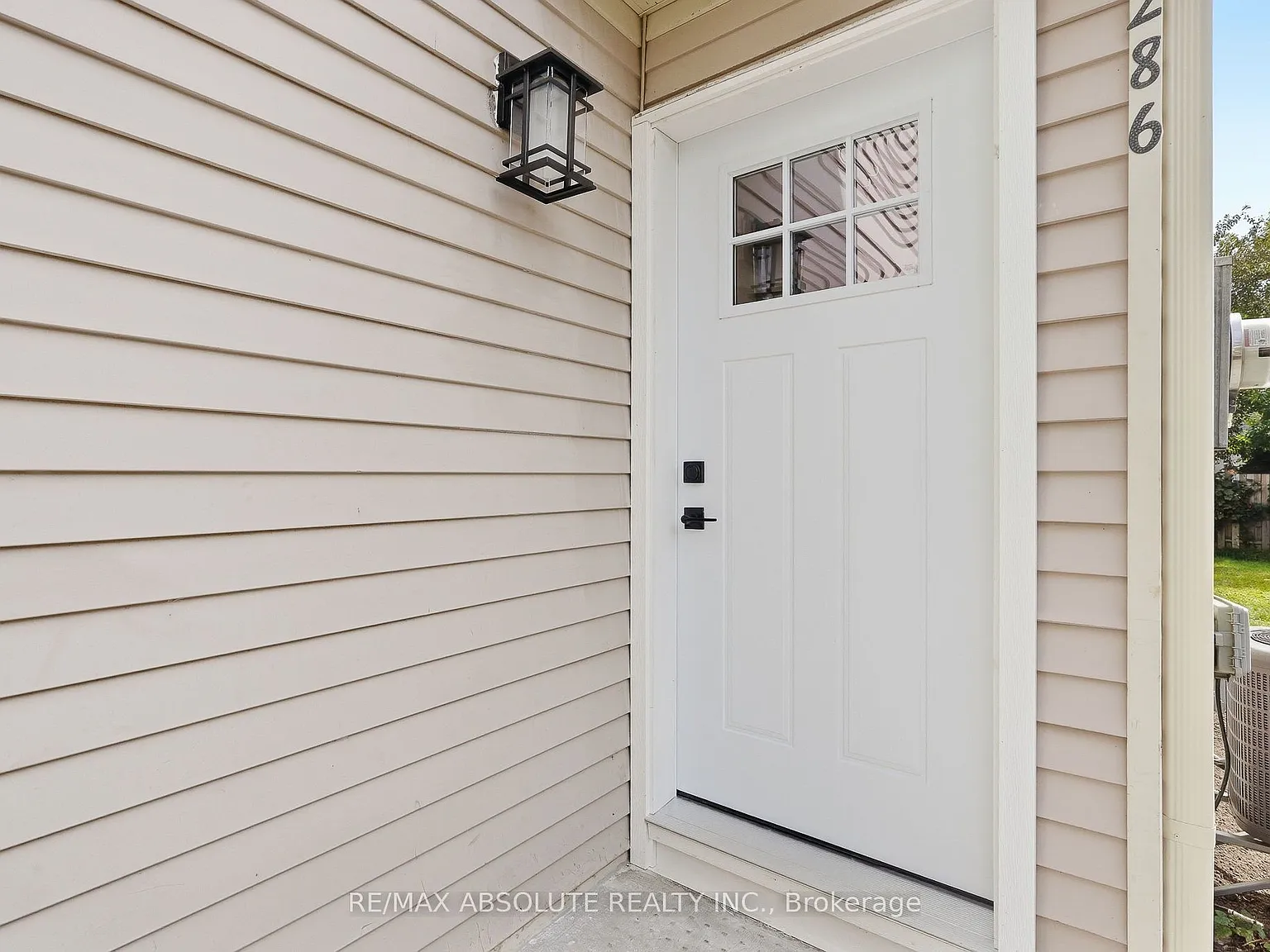 3 bed, $2,995 — Photo 2