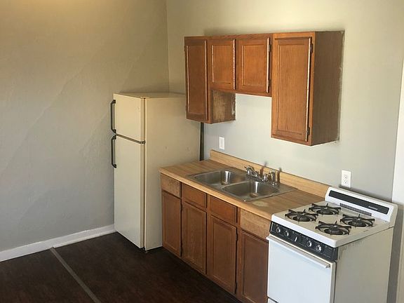 5th image of 452 S Main St APT 3