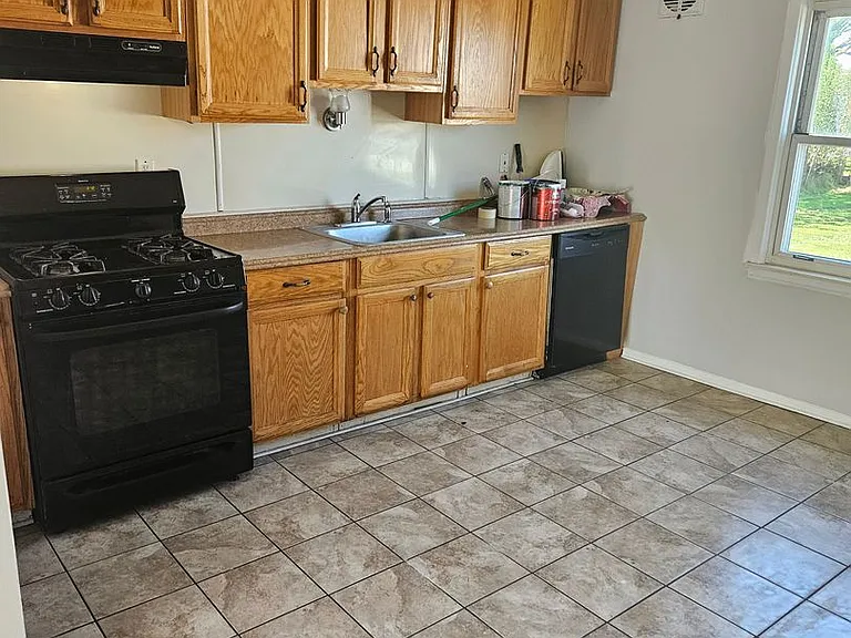 27261 Woodmont St — Photo 7