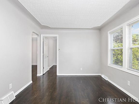 4th image of 148 Daniel St SE