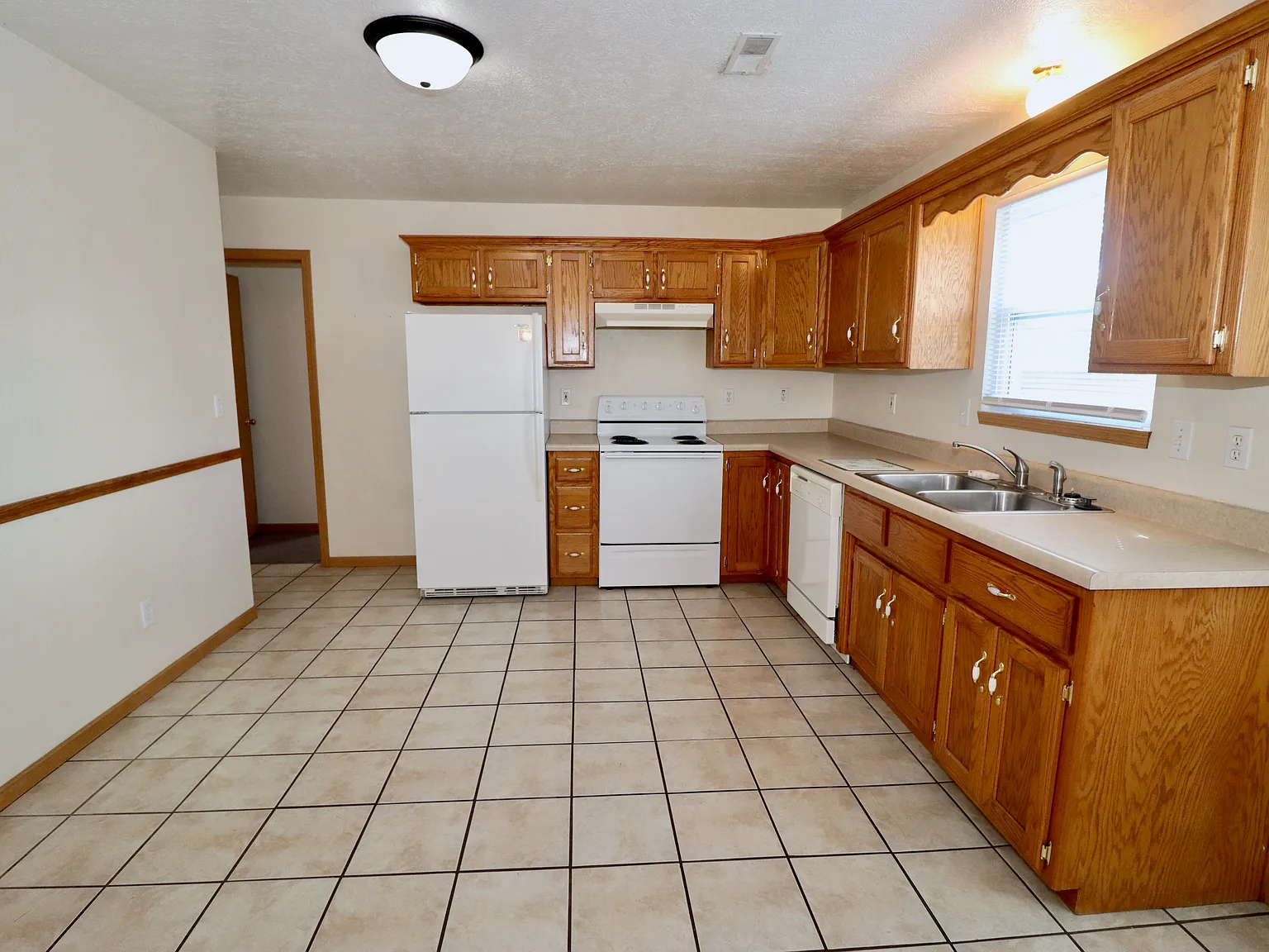 3 bed, 1221 sqft, $1,150 — Photo 4