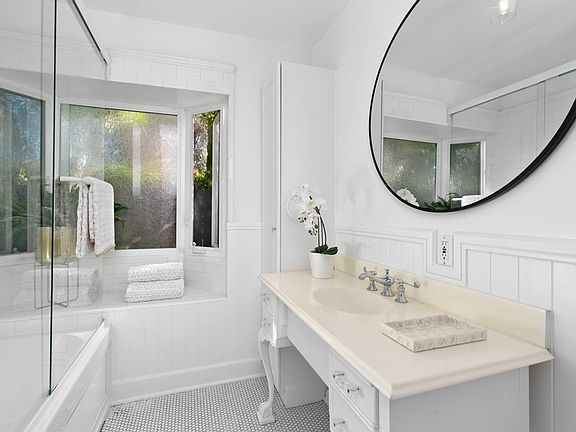 5th image of 291 Esther St