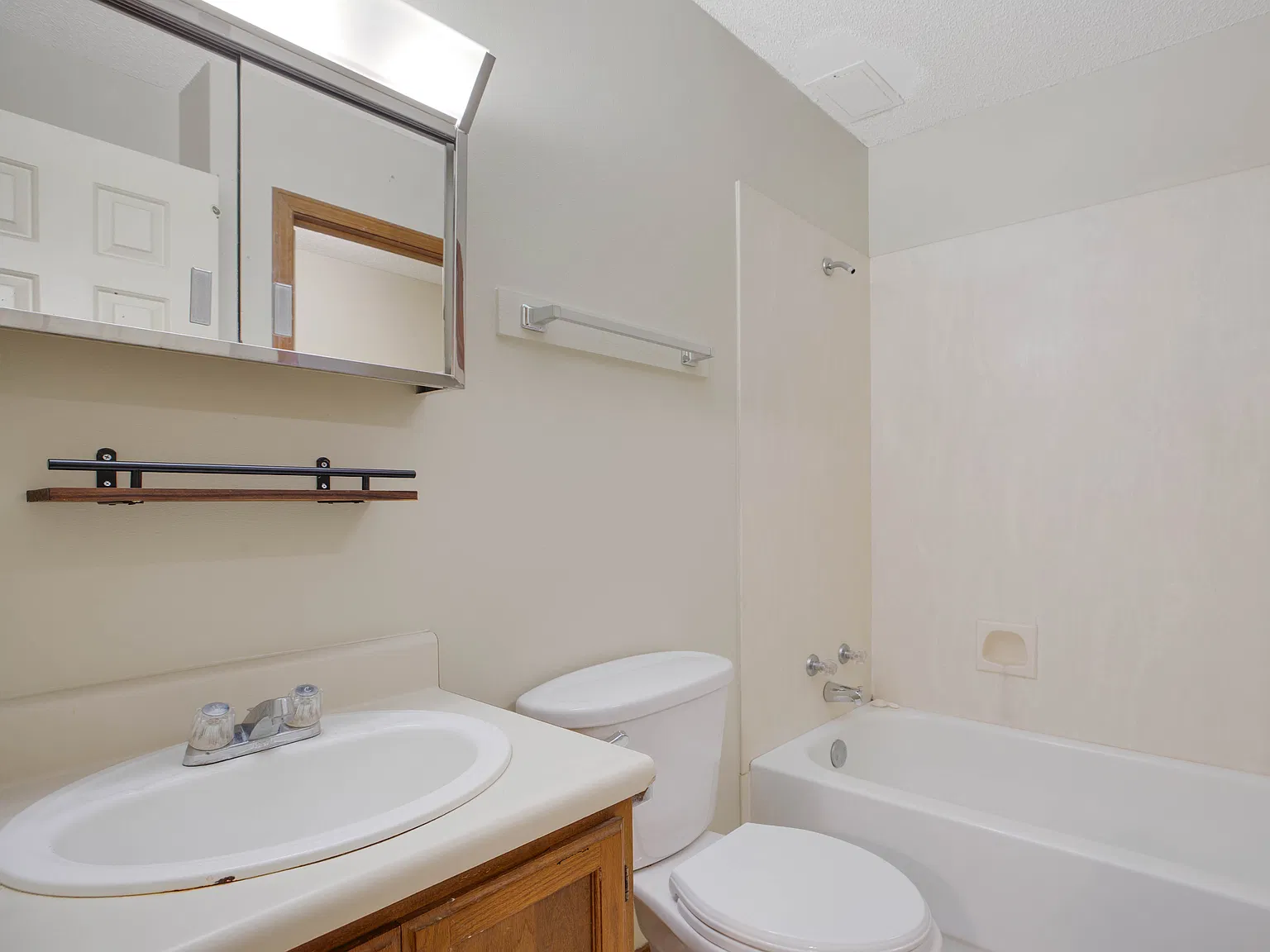 2 bed, 800 sqft, $1,025 — Photo 3