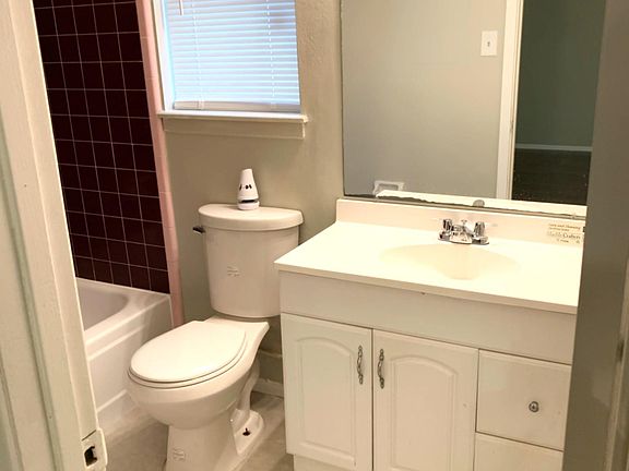 4th image of 7212 Meadowlark Ln