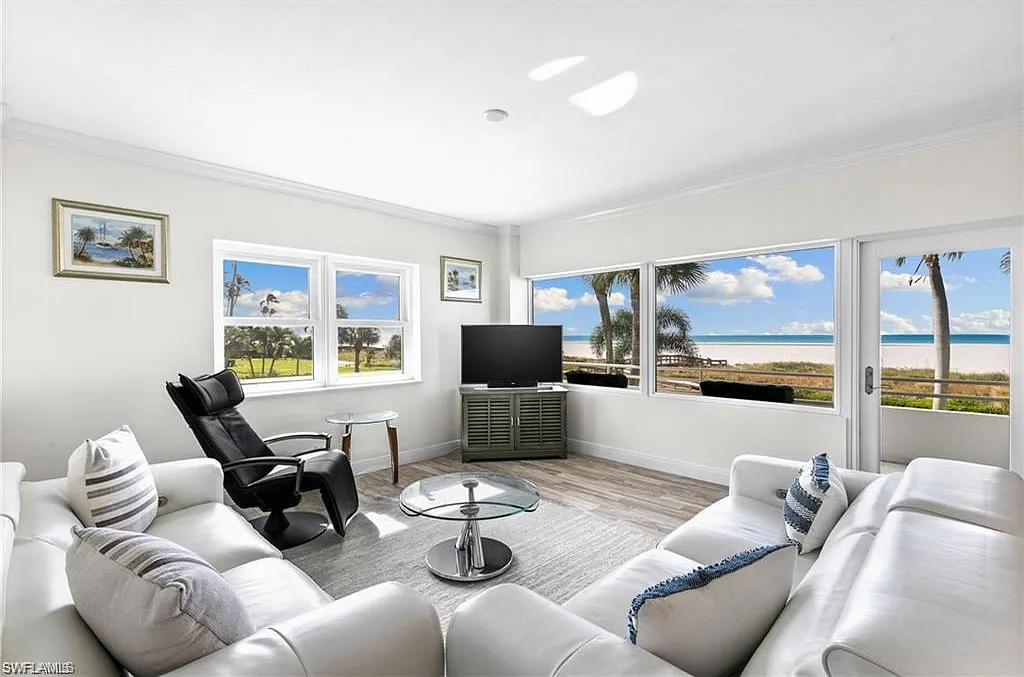 240 Seaview Ct — Photo 1