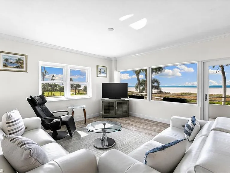 240 Seaview Ct #211 — Photo 26