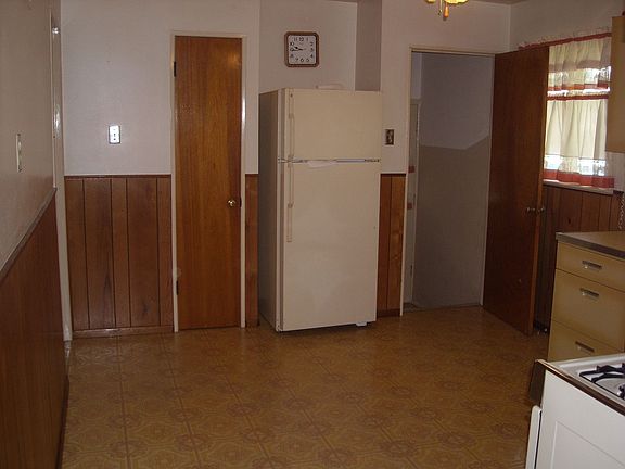 3rd image of 140 Dauphin Ln