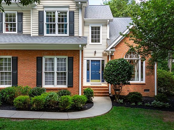 2nd image of 4 Deer Spring Ln