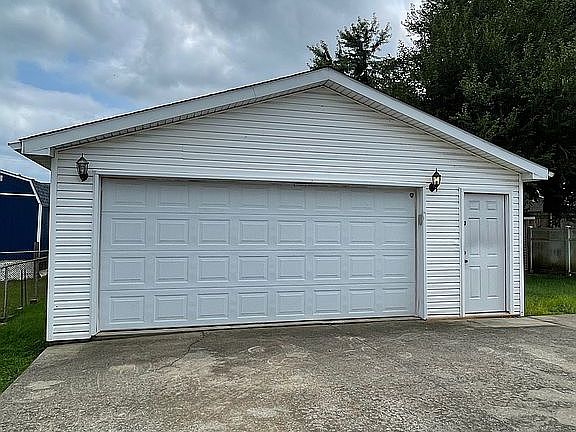 2nd image of 173 Crestwood Ln