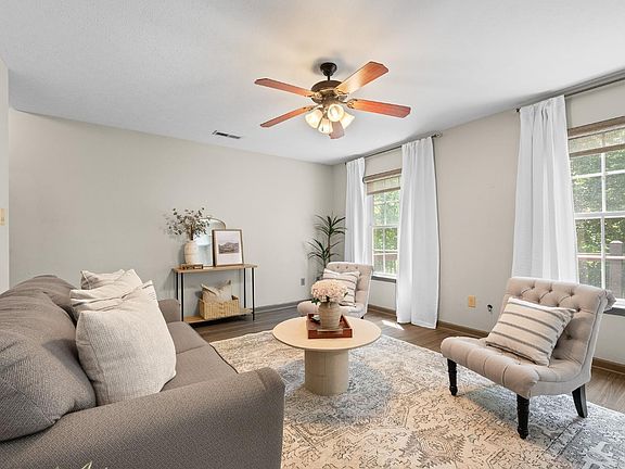 5th image of 109 Judd Ct