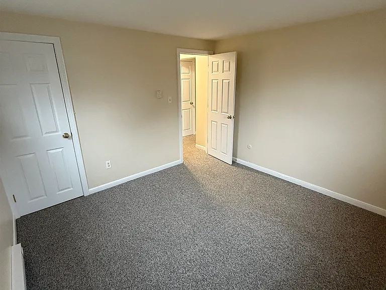 2 Grand Ave — Photo 4