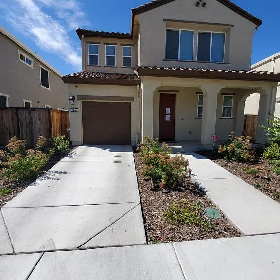 2445 Buzz Aldrin Way — Photo 2