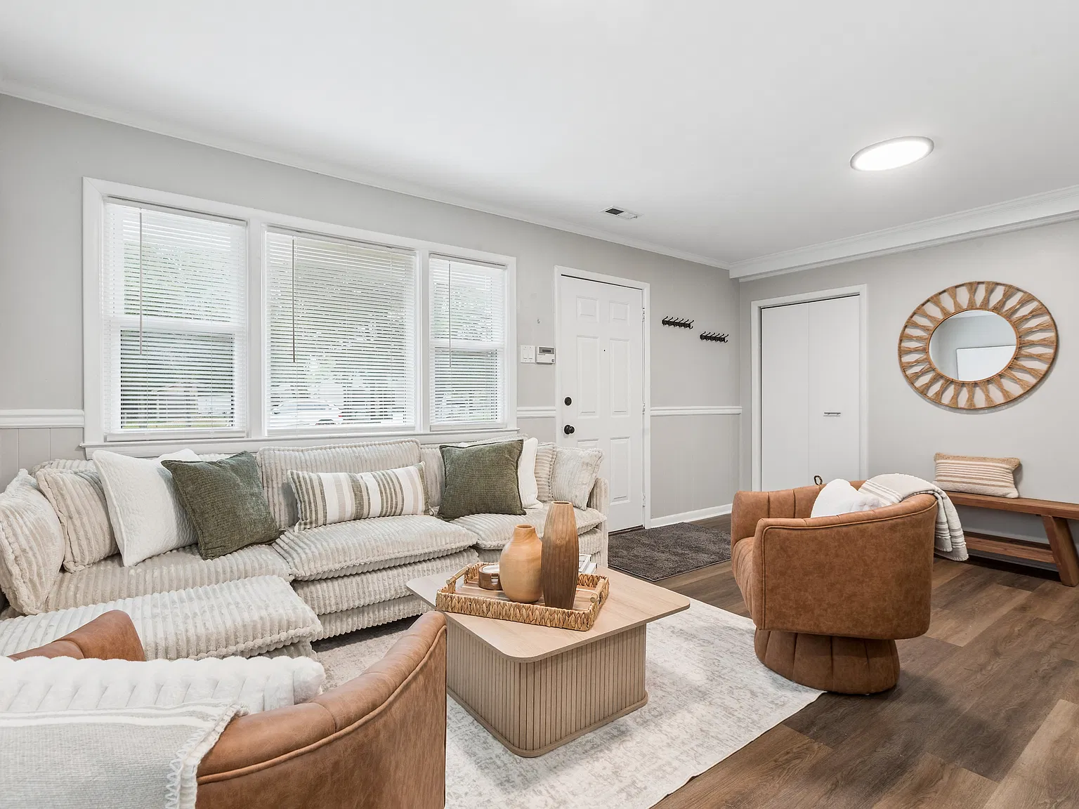 1453 Oakcrest Drive — Photo 1