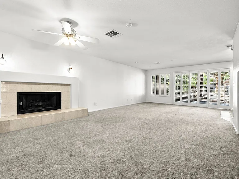 7600 Painted Dunes Dr — Photo 8