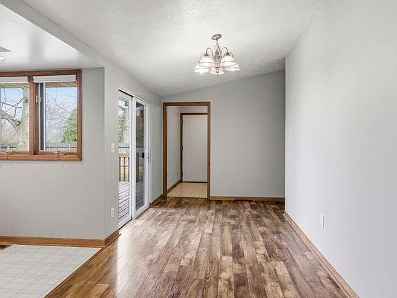 5th image of 2372 S Taylor Rd