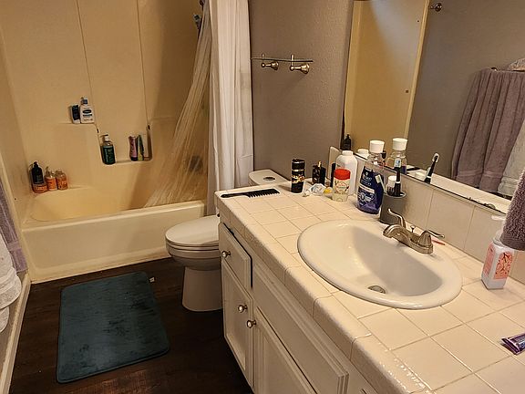 4th image of 2116 Mount Vernon Dr APT D