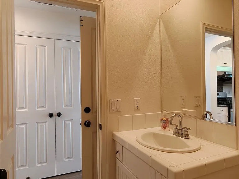 15765 Lindbergh Ave — Photo 30