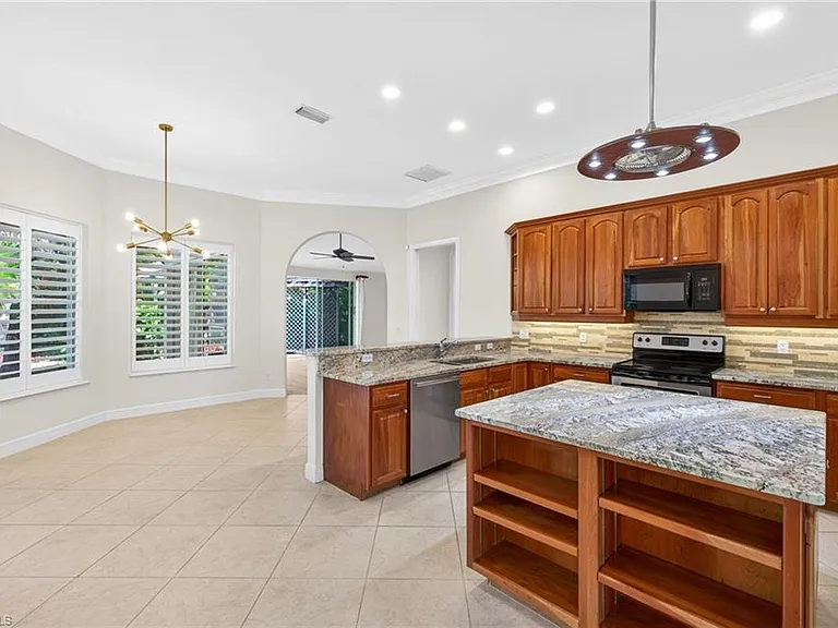 2229 Goshawk Ct — Photo 7