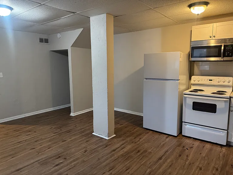 308 E Walnut St #5 — Photo 2