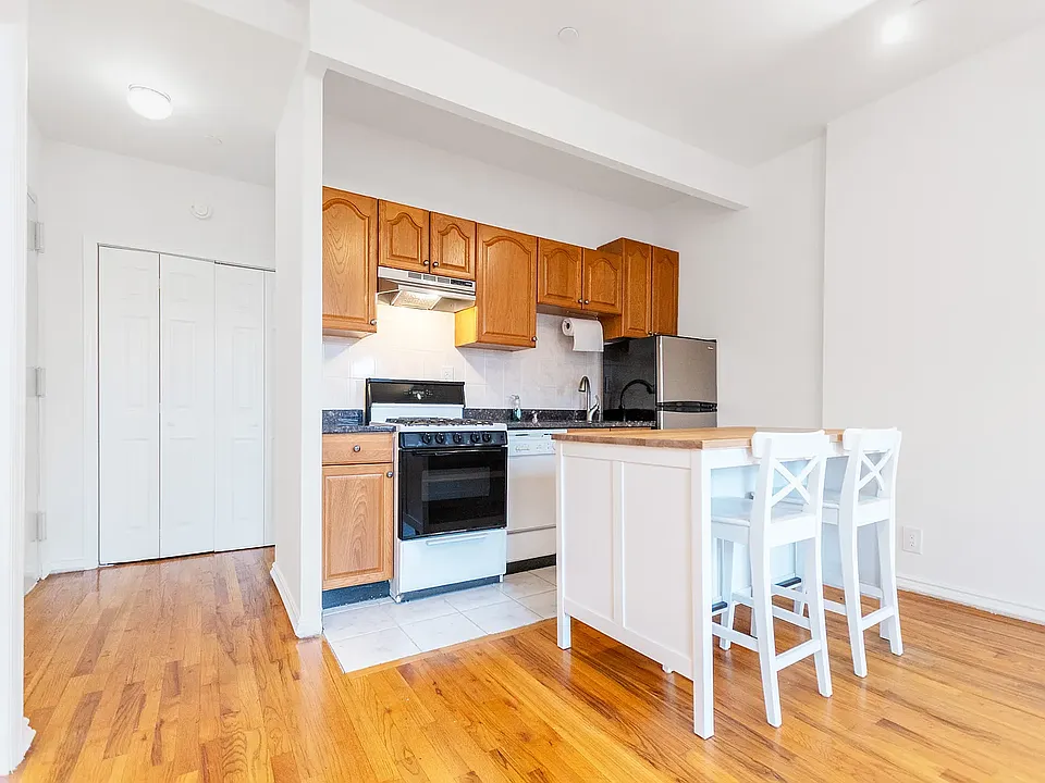 356 Henry St #2R