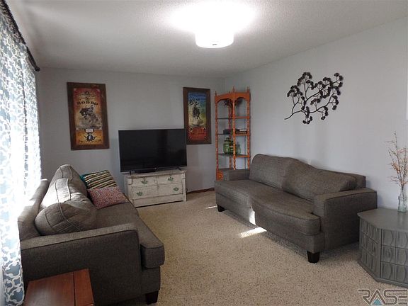 2nd image of 206 N Kingsbury Ave