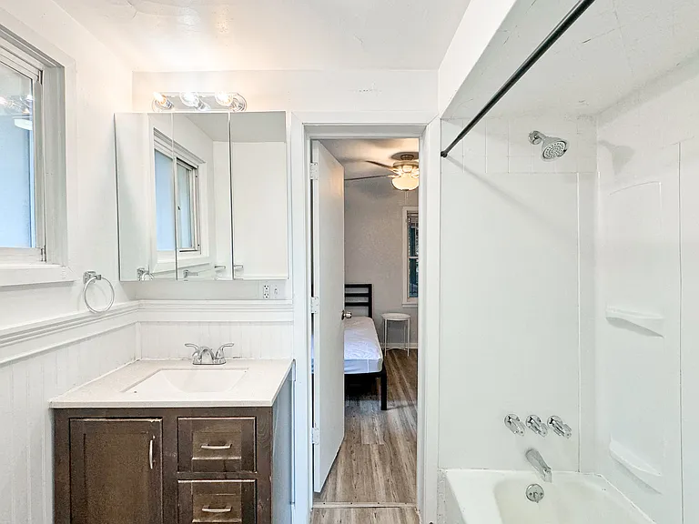 5735 Hobart St #1 — Photo 6