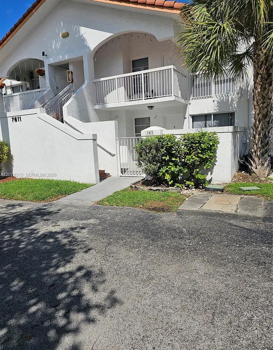 2 bed, 880 sqft, $2,300 — Photo 2