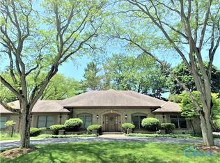 2045 Whitehall Rd, Ottawa Hills, OH 43606