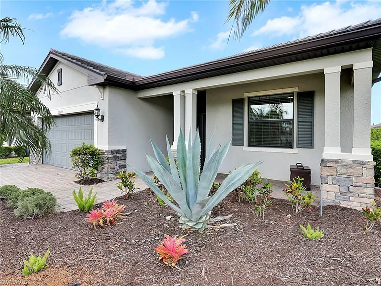 19527 Utopia Ln — Photo 3