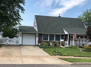 65 Canyon Rd, Levittown, PA 19057