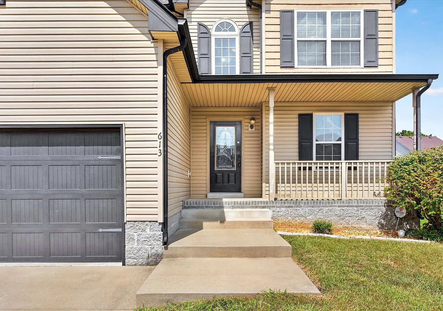 Pet Friendly Three Bedroom! — Photo 4