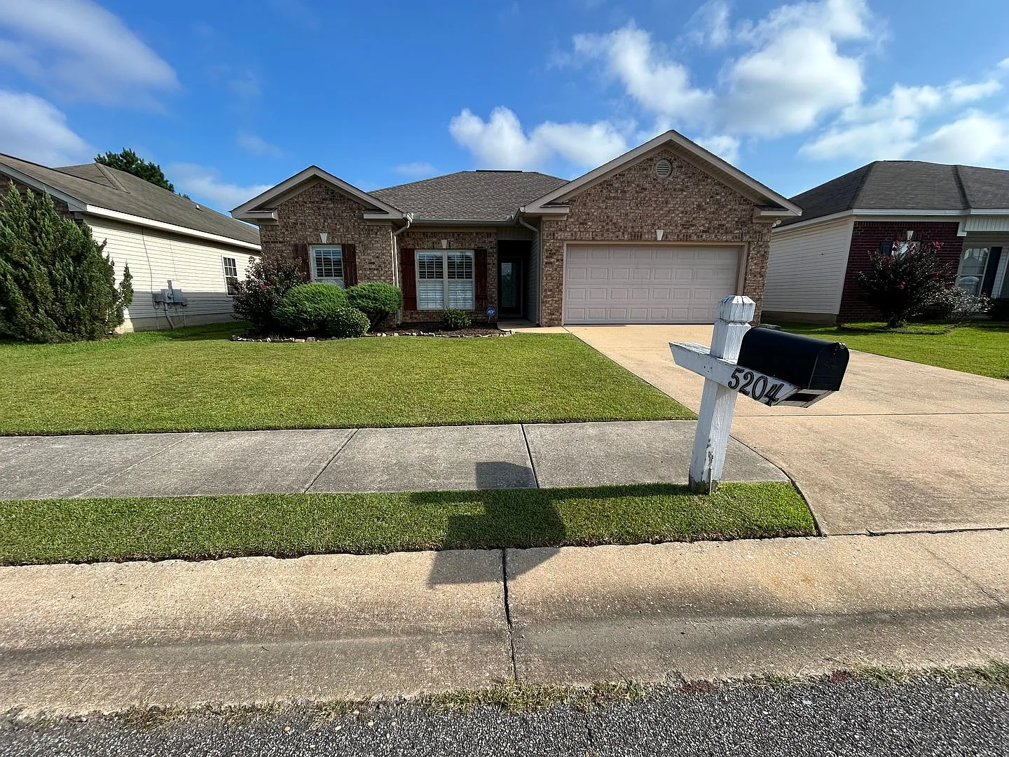 5204 Easton Ln — Photo 2