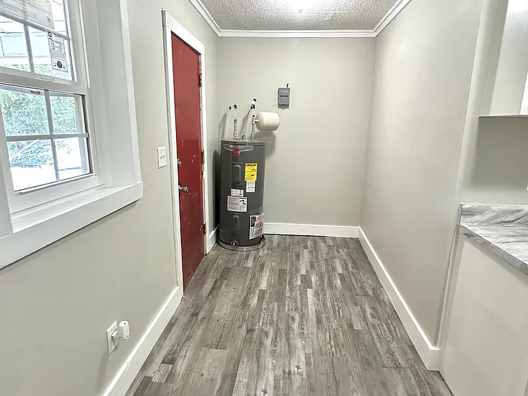 6029 Ivy St — Photo 3