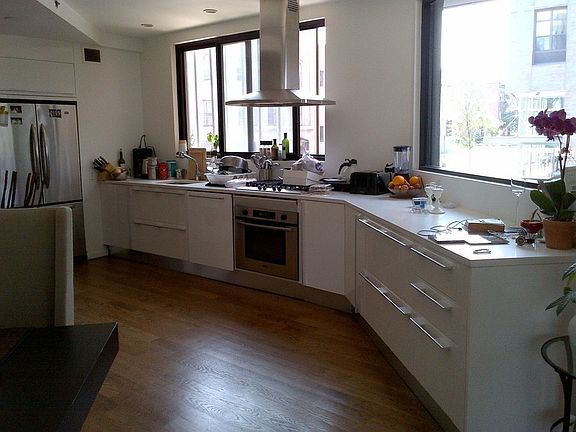 5th image of 91 Metropolitan Ave #2B