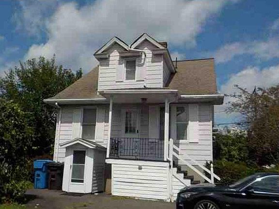 2nd image of 124 Belmont St