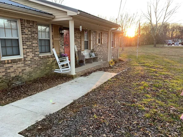 8 Park City Heights Rd, Fayetteville, TN 37334