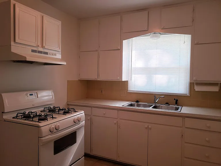 431 S Custer Ave — Photo 3