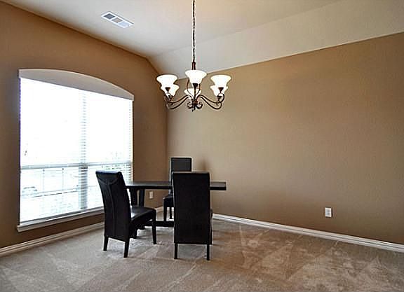 5th image of 823 Lake Forest Trl