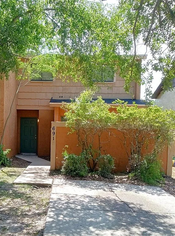 3 bed, 1.5 bath, 1140 sqft, $1,670 — Photo 1