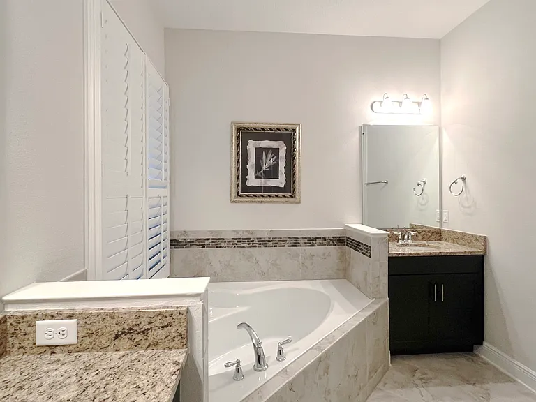 13147 Woodford St — Photo 17