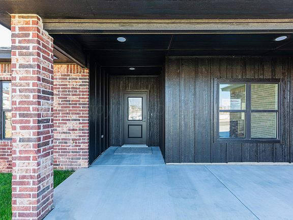 5th image of 528 Camelot Dr
