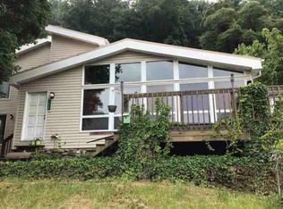 1030 Yates St, Grundy, VA 24614