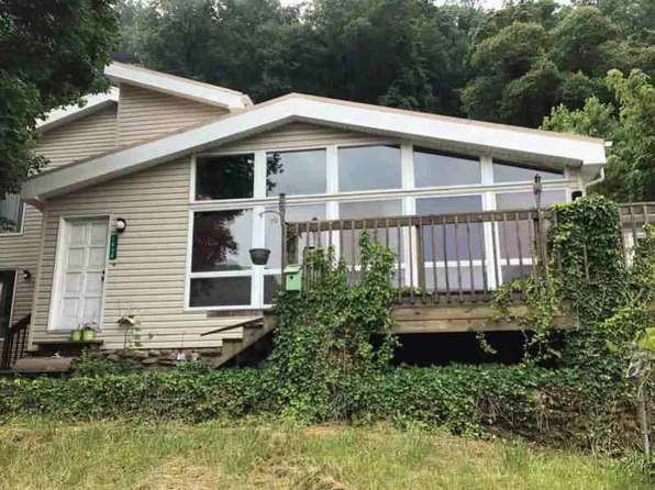 1030 Yates St, Grundy, VA 24614