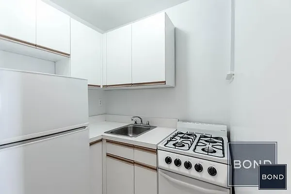 Rented by Bond New York | media 5