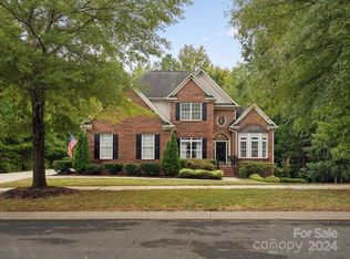 1516 Golden Rain Dr, Matthews, NC 28104